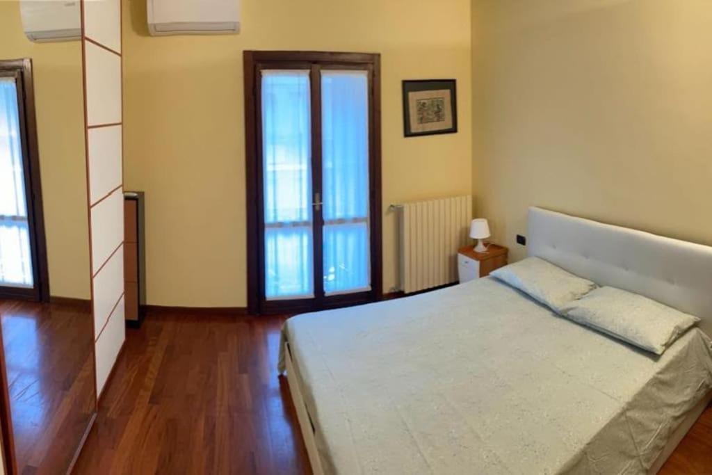 Apartment Center Of Милан Экстерьер фото